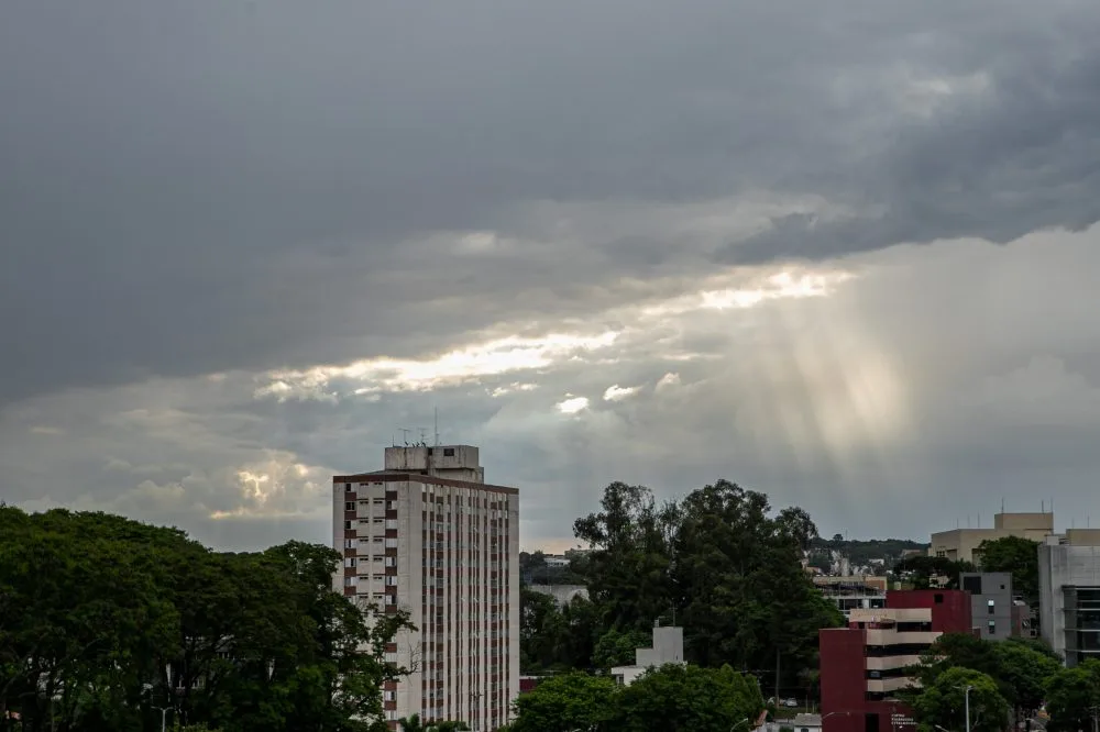 Depois de tempestades em várias regiões temperaturas começam a subir no Paraná