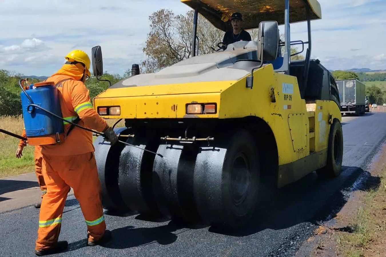 Rodovia entre Nova Laranjeiras e Espigão Alto do Iguaçu recebe melhorias do DER/PR