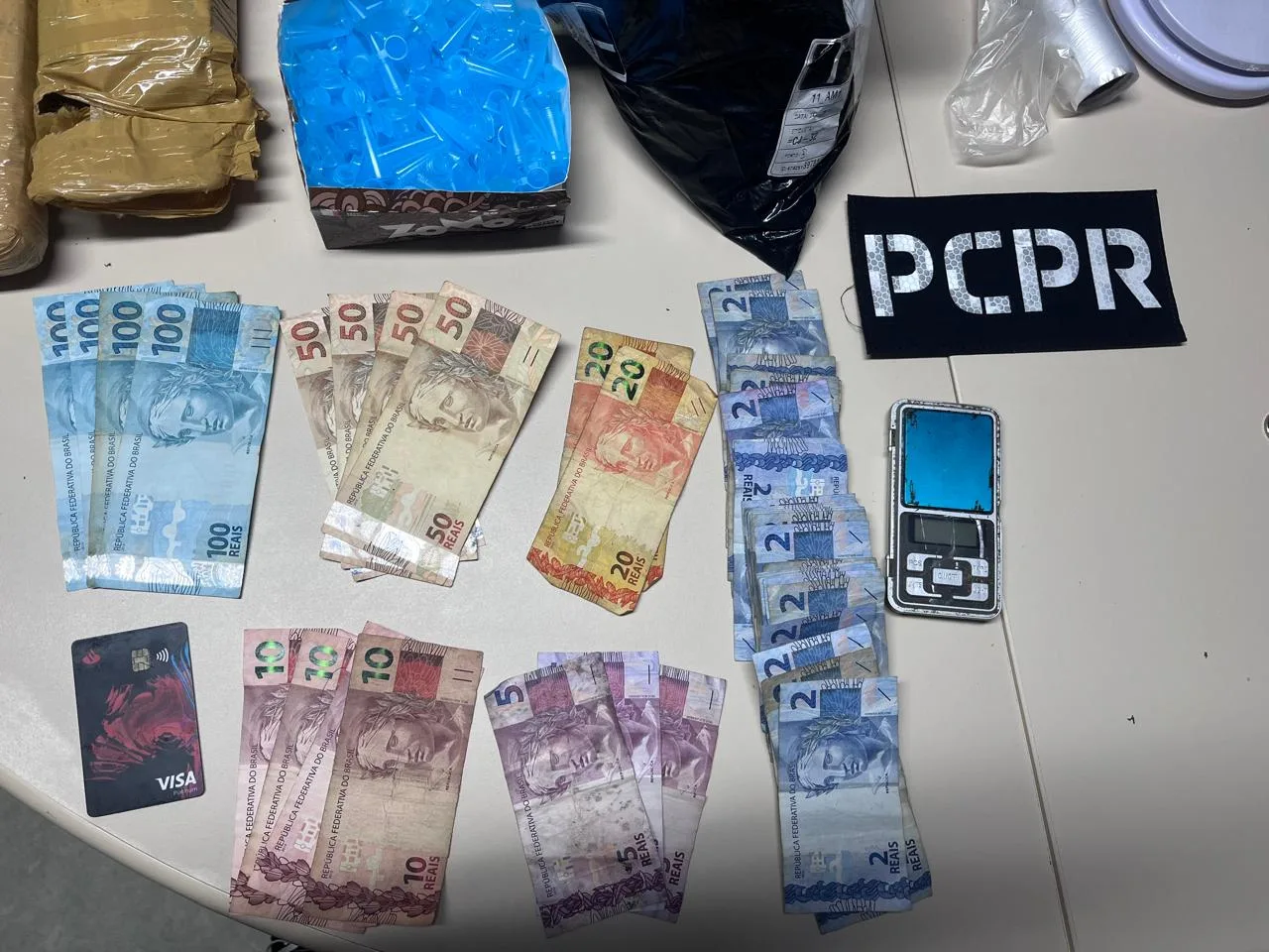 Operação conjunta da PCPR e PMPR apreende mais de cinco quilos de drogas e prende três pessoas em Guaratuba