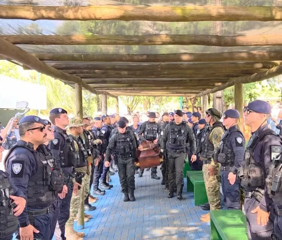 Homenagem ao guarda municipal que morreu em serviço une forças de segurança em cortejo emocionante