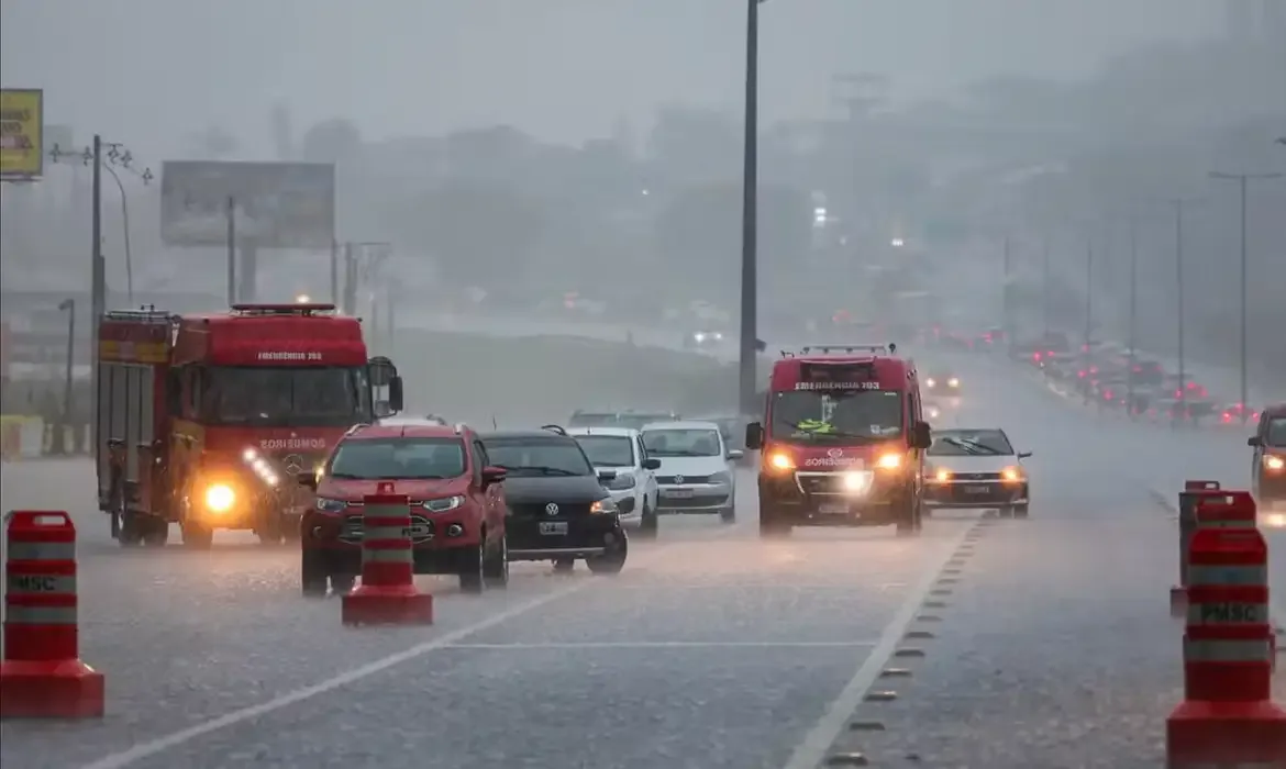 Bombeiros alertam para risco de tempestades severas na Região Centro-Sul do Paraná