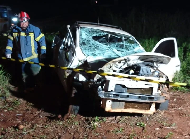 Motorista de 57 anos morre após bater Saveiro contra poste na PR-484, em Quedas do Iguaçu