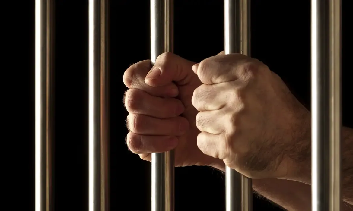 Homem de 28 anos é preso em Candói após cumprimento de mandado judicial