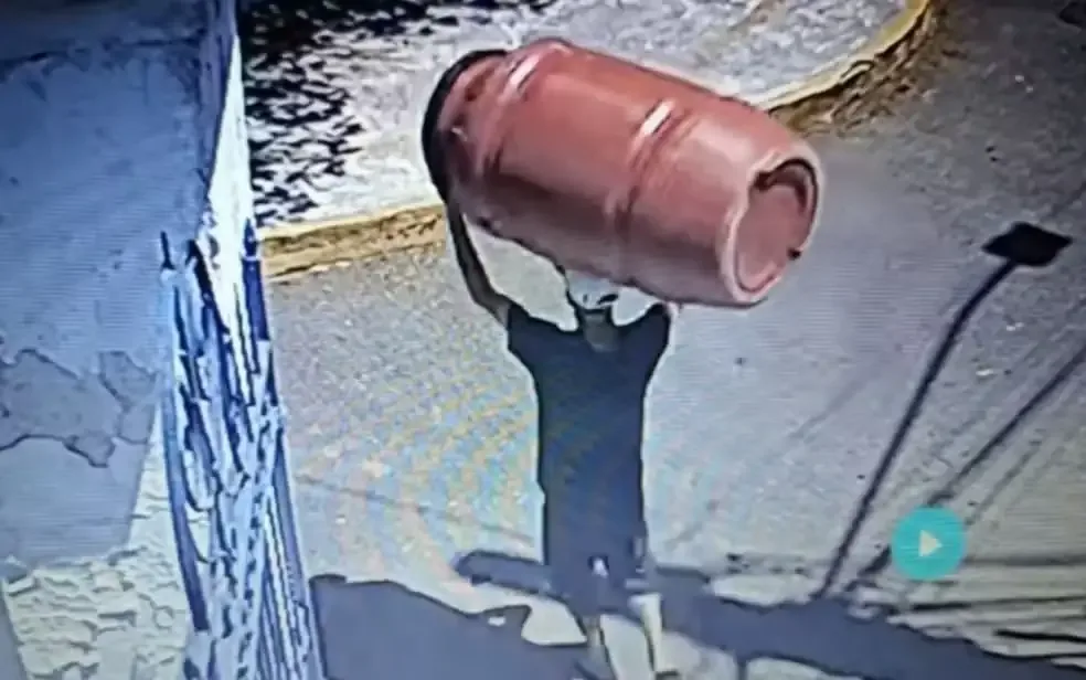 Homem é preso após furtar bombona de cemitério em Varginha