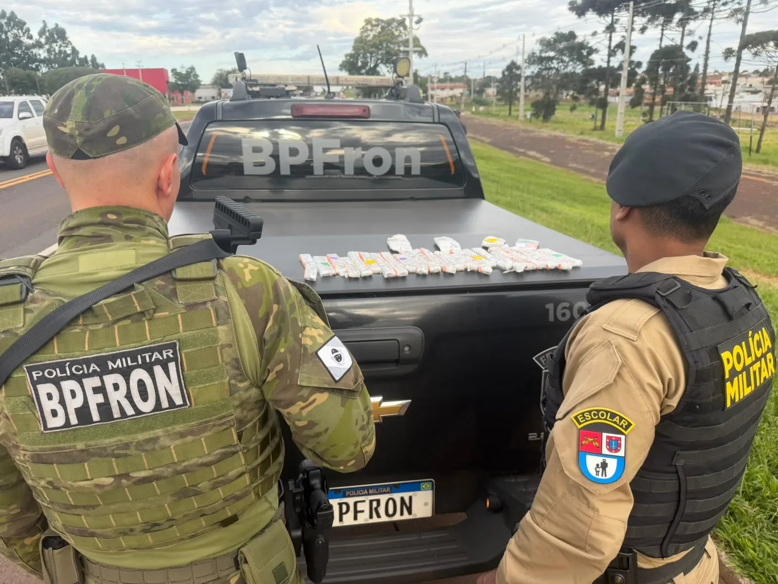 BPFRON apreende 319 ampolas de medicamentos para emagrecimento na BR-277; mulher é detida