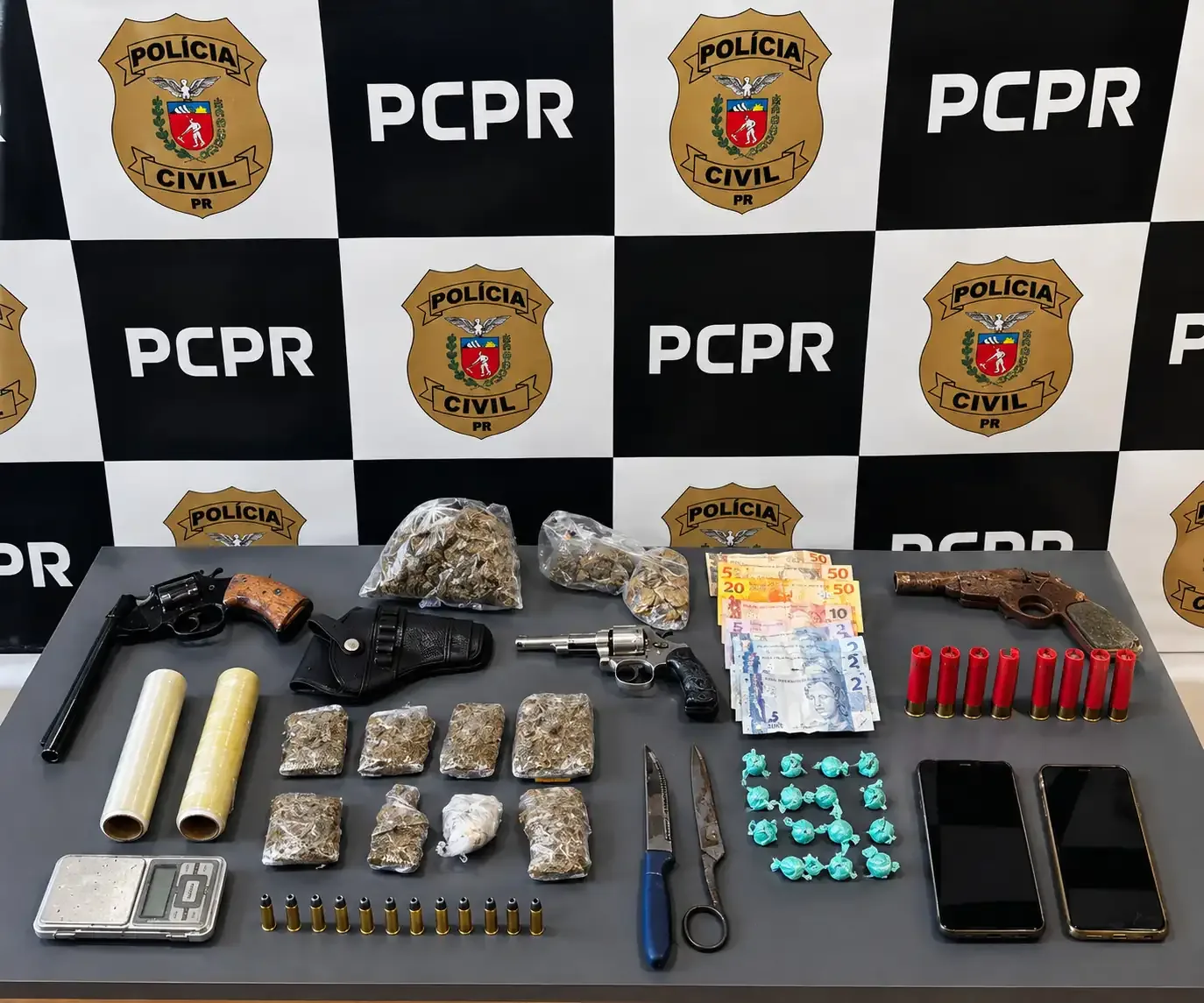 PCPR e PMPR prendem três pessoas e apreendem armas, munições e drogas em Rio Negro