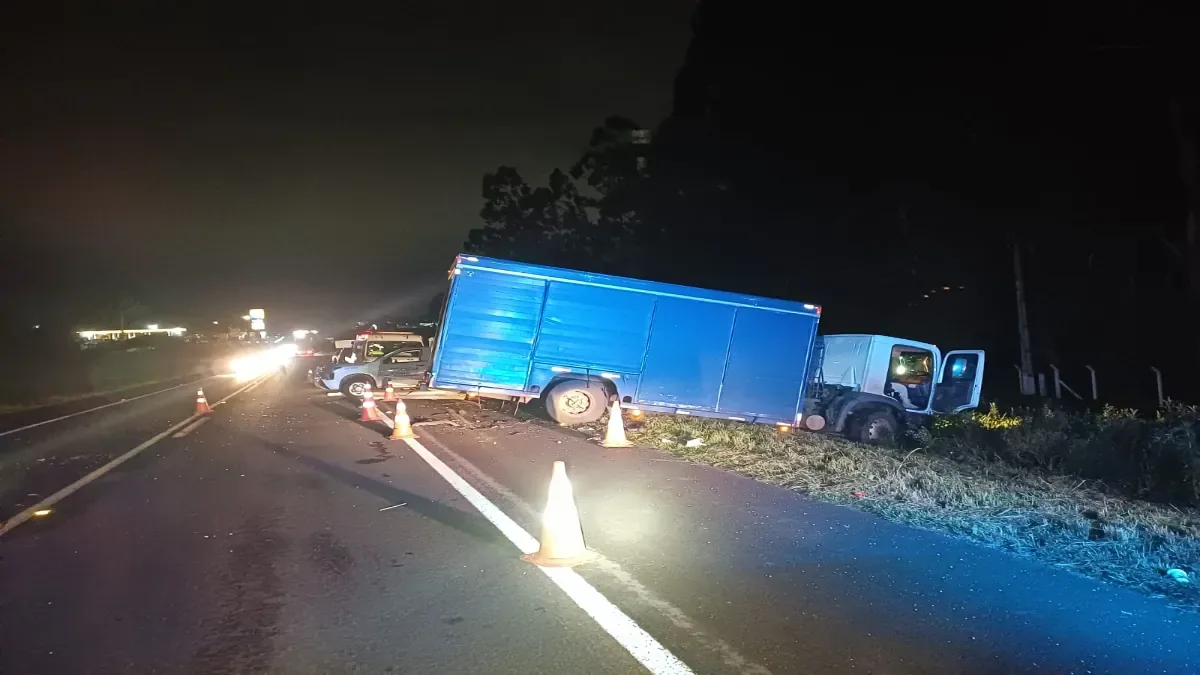 Motorista morre em colisão frontal entre carro e caminhão na BR-277, em Guarapuava
