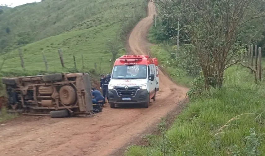 Idosa de 80 anos morre em colisão frontal entre caminhonete e carro em Turvo