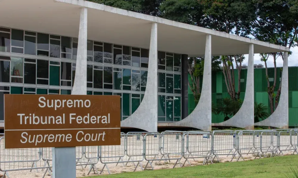 Ex-ministros do STF pedem apuração rigorosa da “mais aguda crise”