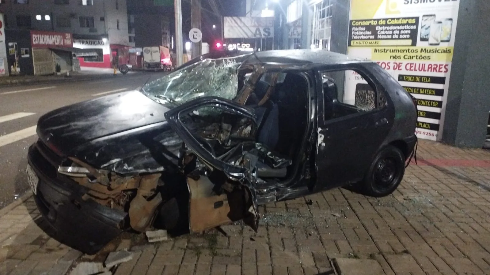 Motorista sem CNH e embriagado é preso após acidente no Centro de Cascavel
