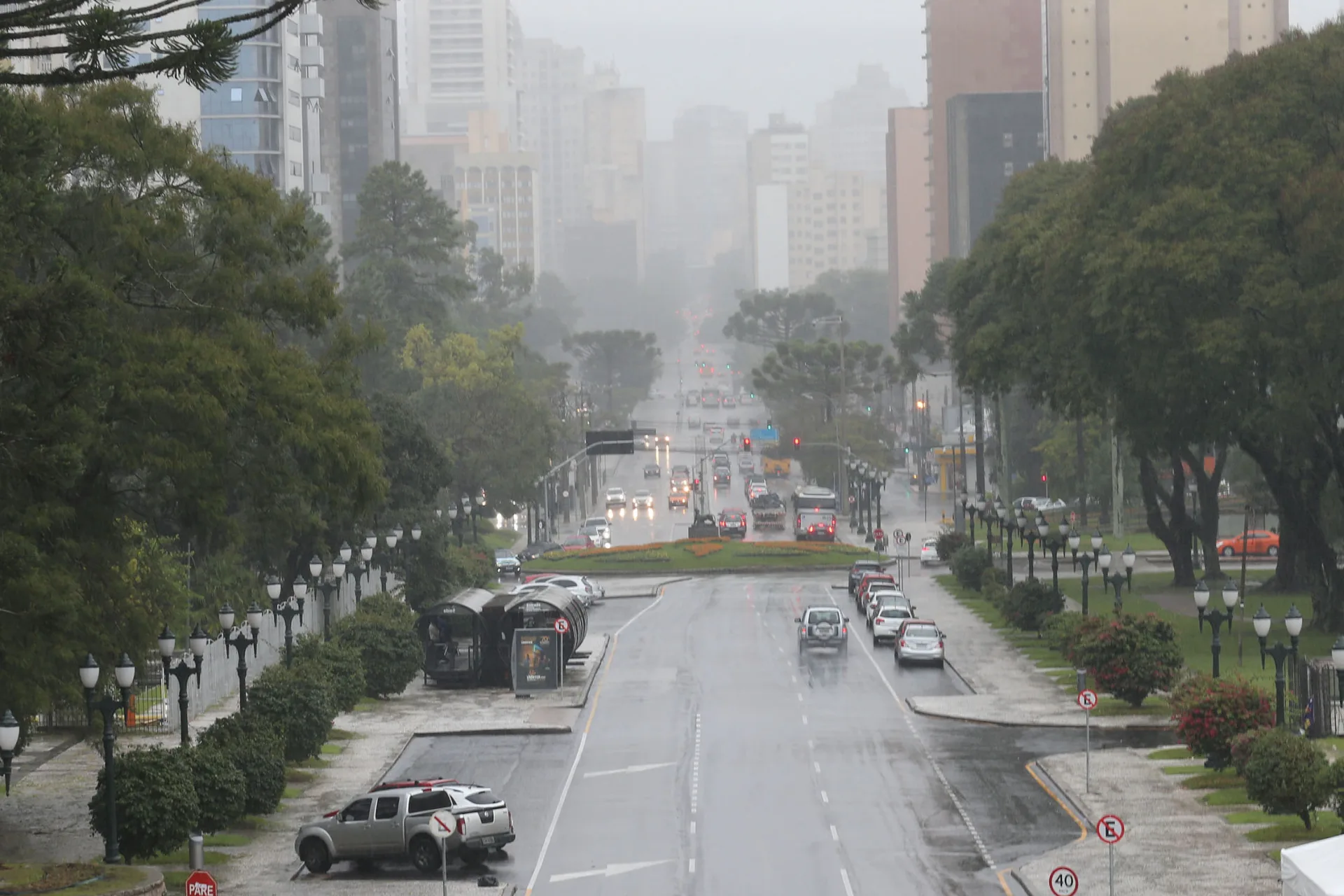 Nova frente fria traz tempestades ao Paraná no fim de semana de eleições, prevê Simepar