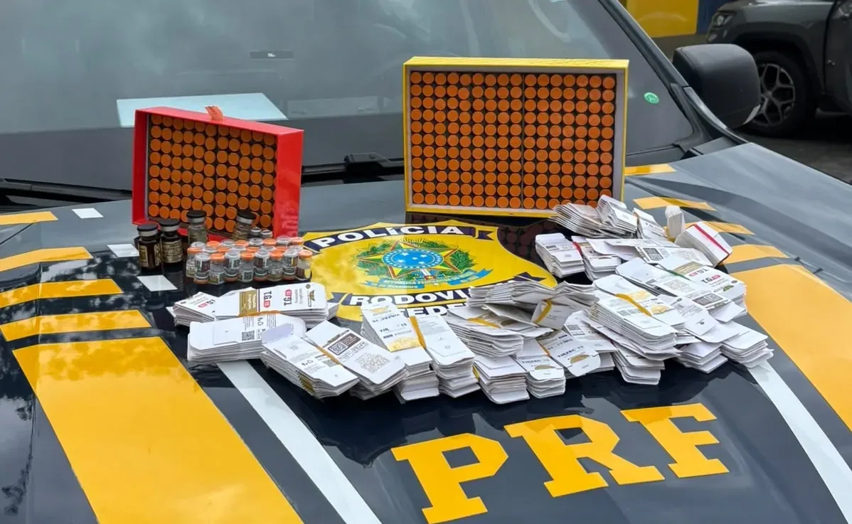 PRF apreende 277 ampolas de Tirzepatida e outros medicamentos na Régis Bittencourt