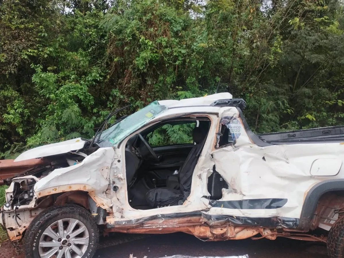 Motorista de 59 anos morre em acidente entre caminhão e Fiat Strada na PR-317, em Toledo