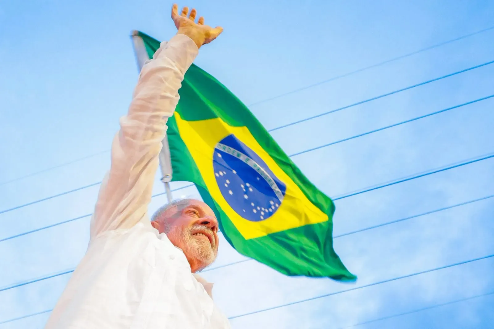 Lula vota e enaltece mobilização popular: "nunca vi nada igual"