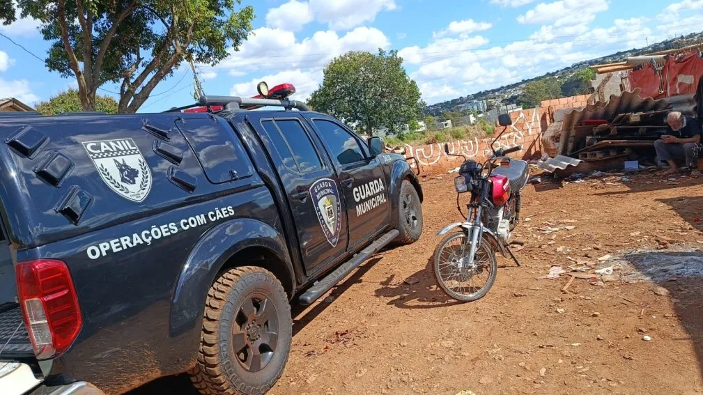 Homem é detido com fios elétricos e motocicleta furtada em Cascavel