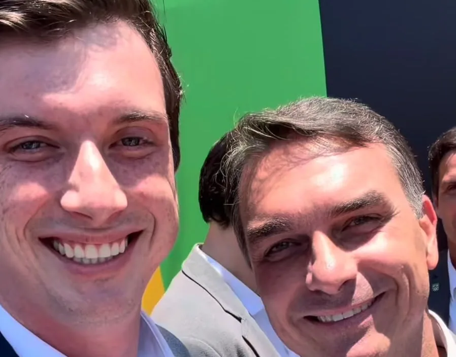 Mecabô encontra Flávio Bolsonaro em Brasília: “vamos te eleger”