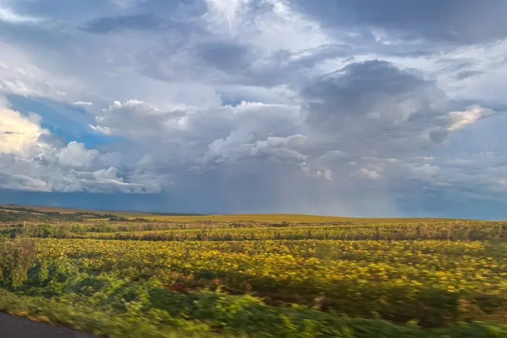 Semana intercala chuvas isoladas e dias de sol no Paraná, prevê Simepar