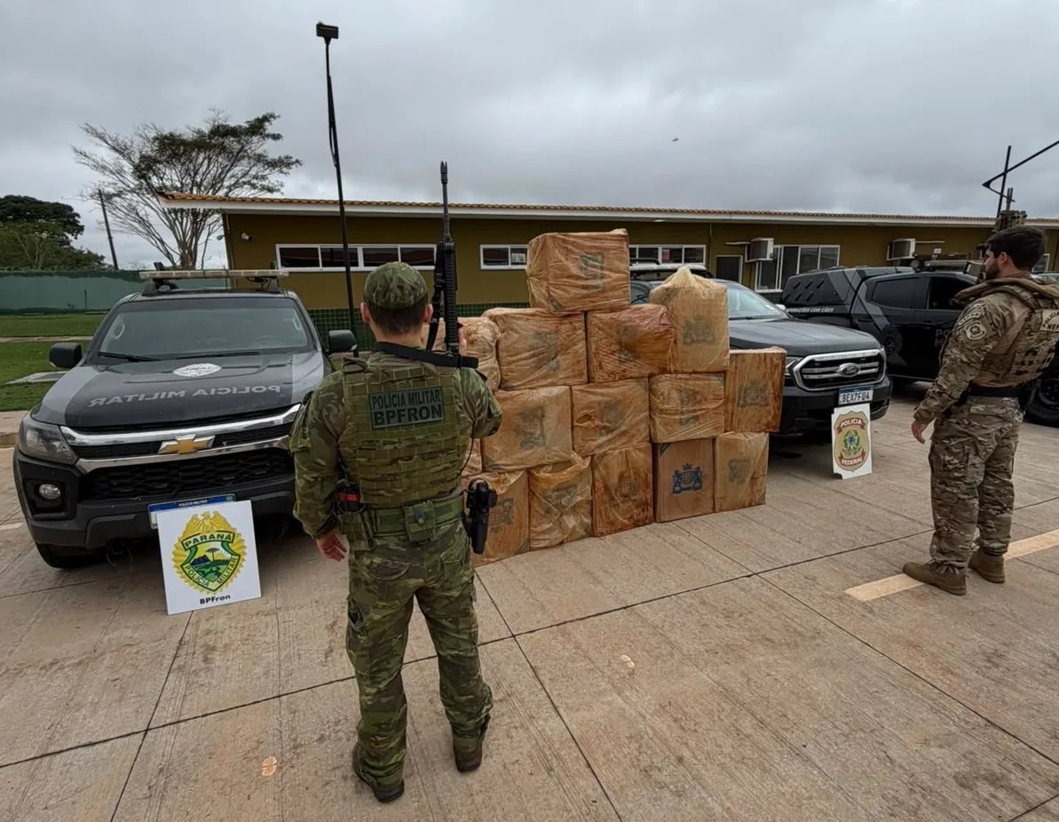BPFRON e PF apreendem 800 pacotes de cigarros contrabandeados em área rural de Mercedes