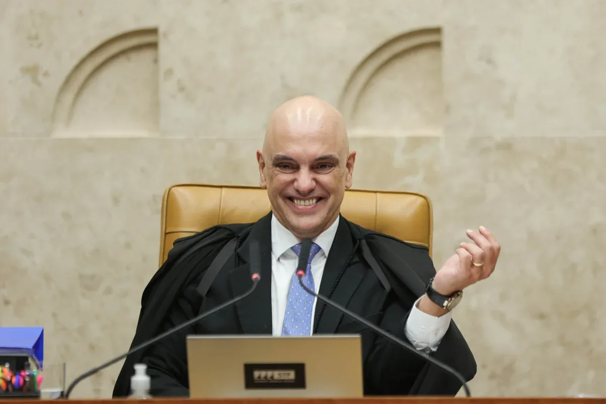 Moraes encaminha a Fachin pedido de investigação contra Mendonça