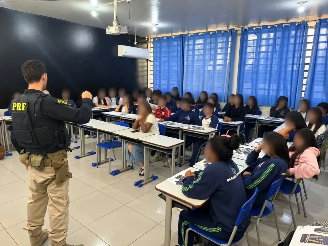 PRF realiza projeto para jovens estudantes em Candói