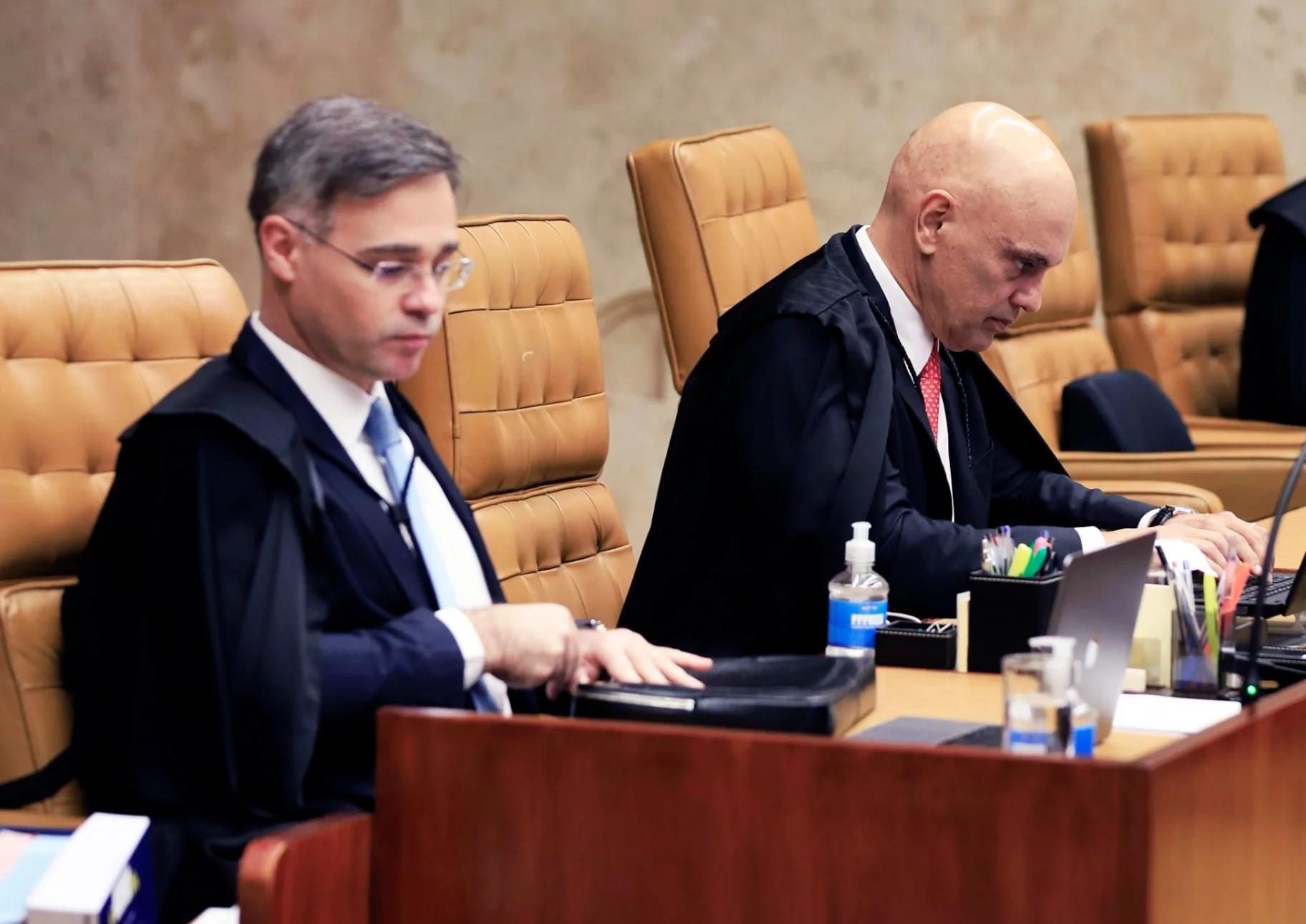 Moraes inclui Mendonça no Inquérito das Fake News e o acusa de irregularidades