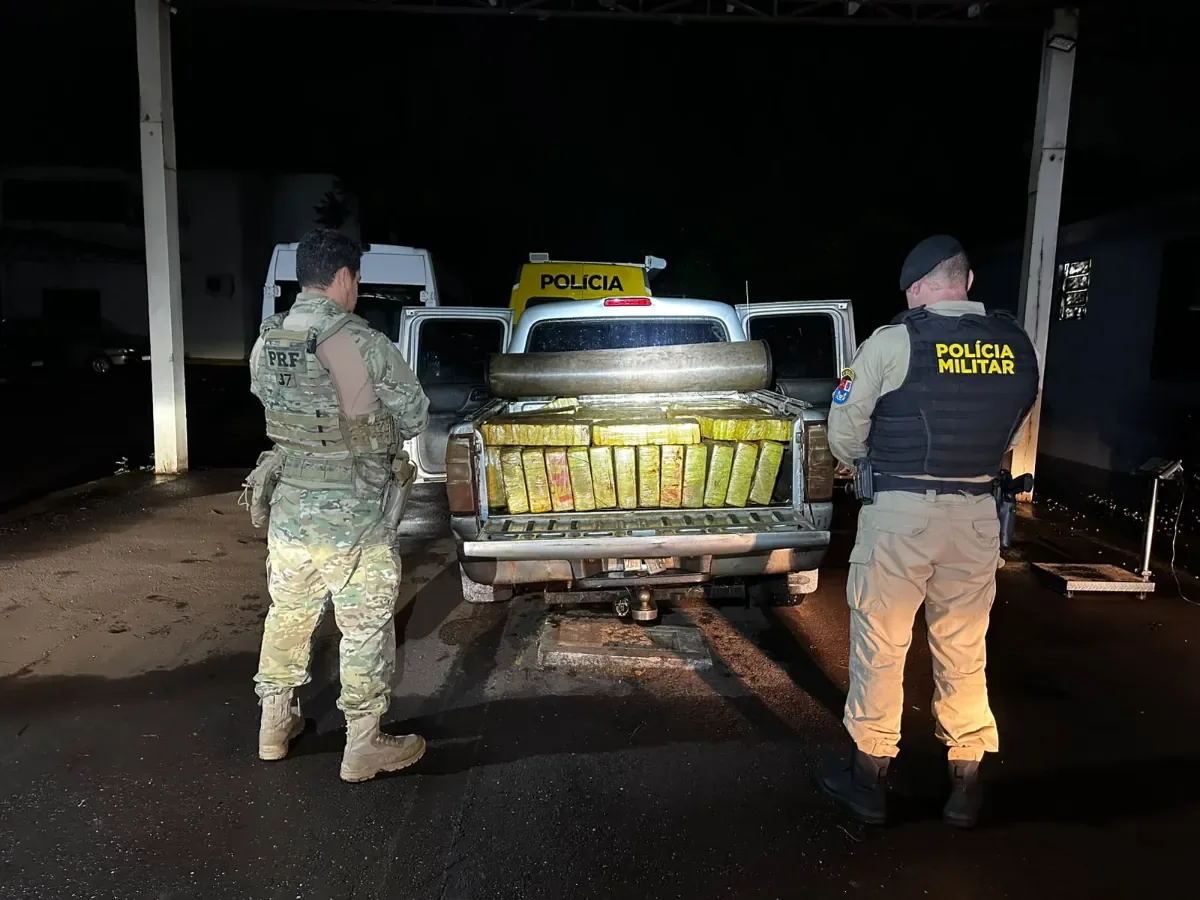 PRF e PM apreendem quase uma tonelada de maconha em carro com placas clonadas em Toledo