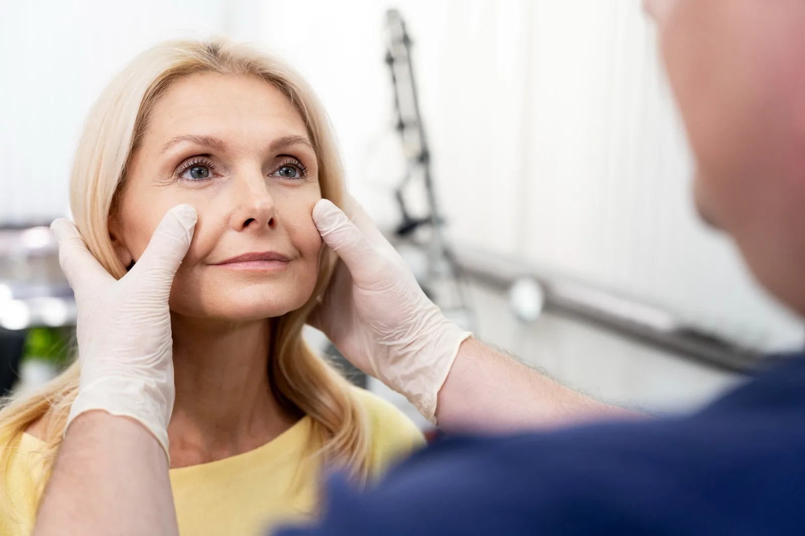 Entre rugas, pálpebras e visão: o que muda quando a estética chega aos olhos?