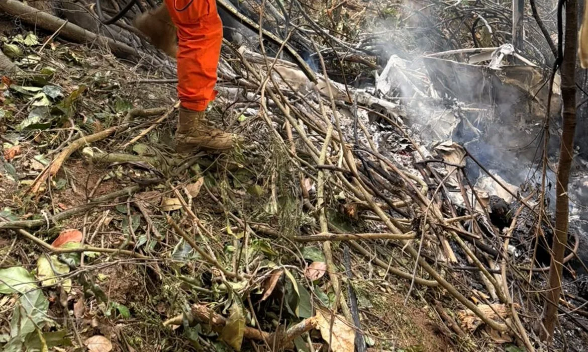 Avó, mãe e filha colombianas morrem em queda de helicóptero no Rio