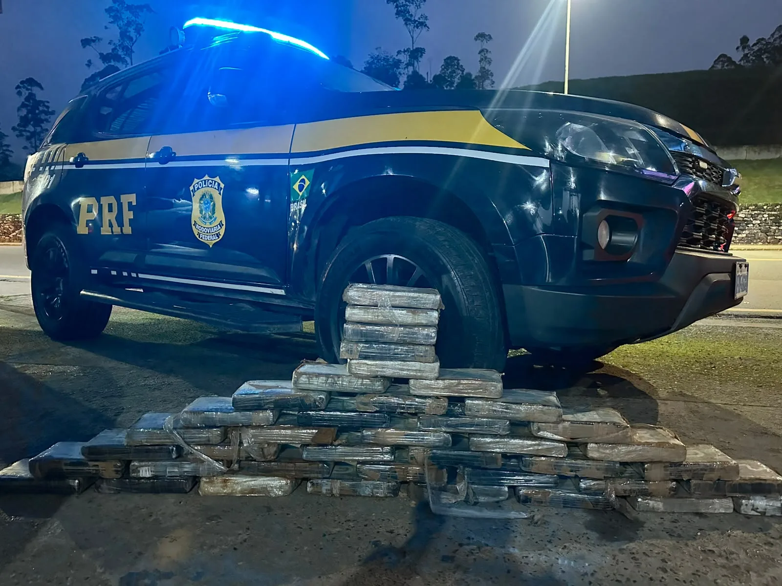 PRF apreende 43,7 kg de cocaína após perseguição no interior paulista